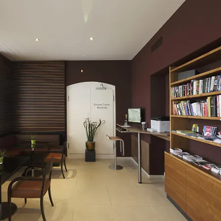 Fred Hauptbahnhof فندق