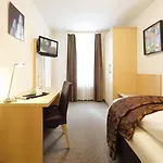 Fred Hauptbahnhof - Self Check-in ホテル 3*